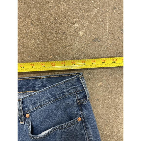 Levis 550 Jeans Mens 40x30 Blue Medium Wash Relaxed Fit Tapered Leg Zip Fly - Picture 16 of 16
